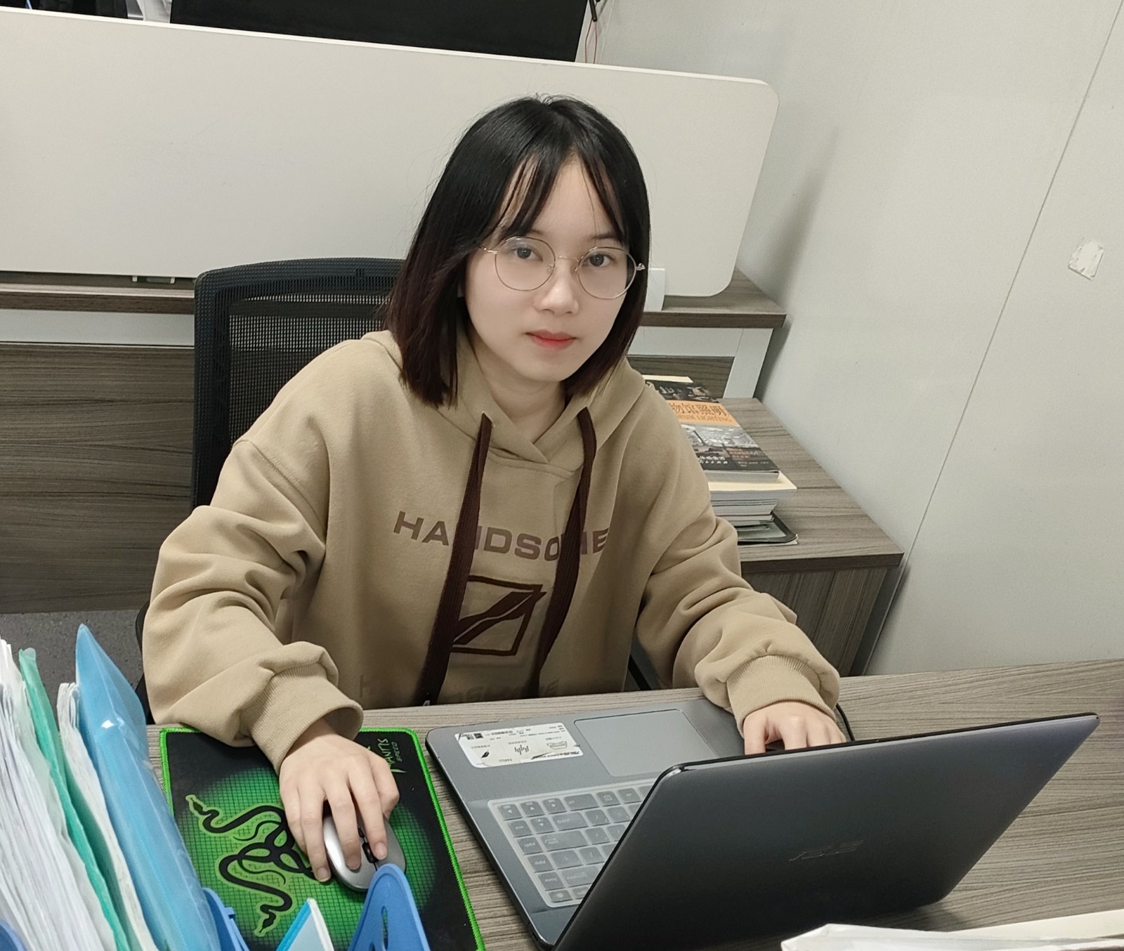 1678236153888482.jpg 工作照(徐莹莉).jpg